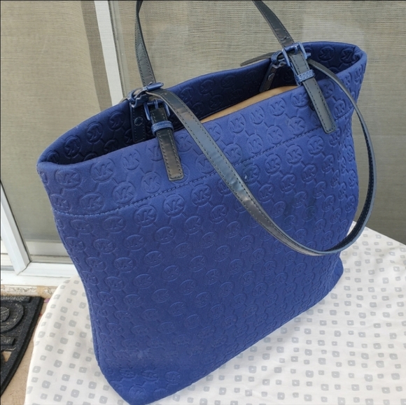 Michael Kors Jet Set Signature Embossed MK Logo Blue Neoprene Shoulder Tote Bag - Picture 4 of 16